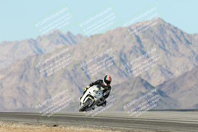 media/Dec-01-2025-Moto Forza (Mon) [[2daa91e15f]]/3-Beginner Group/Session 4 Turn 9/